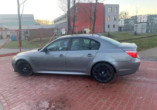 BMW Seria 5 cena 26000 przebieg: 220000, rok produkcji 2007 z Warszawa małe 79